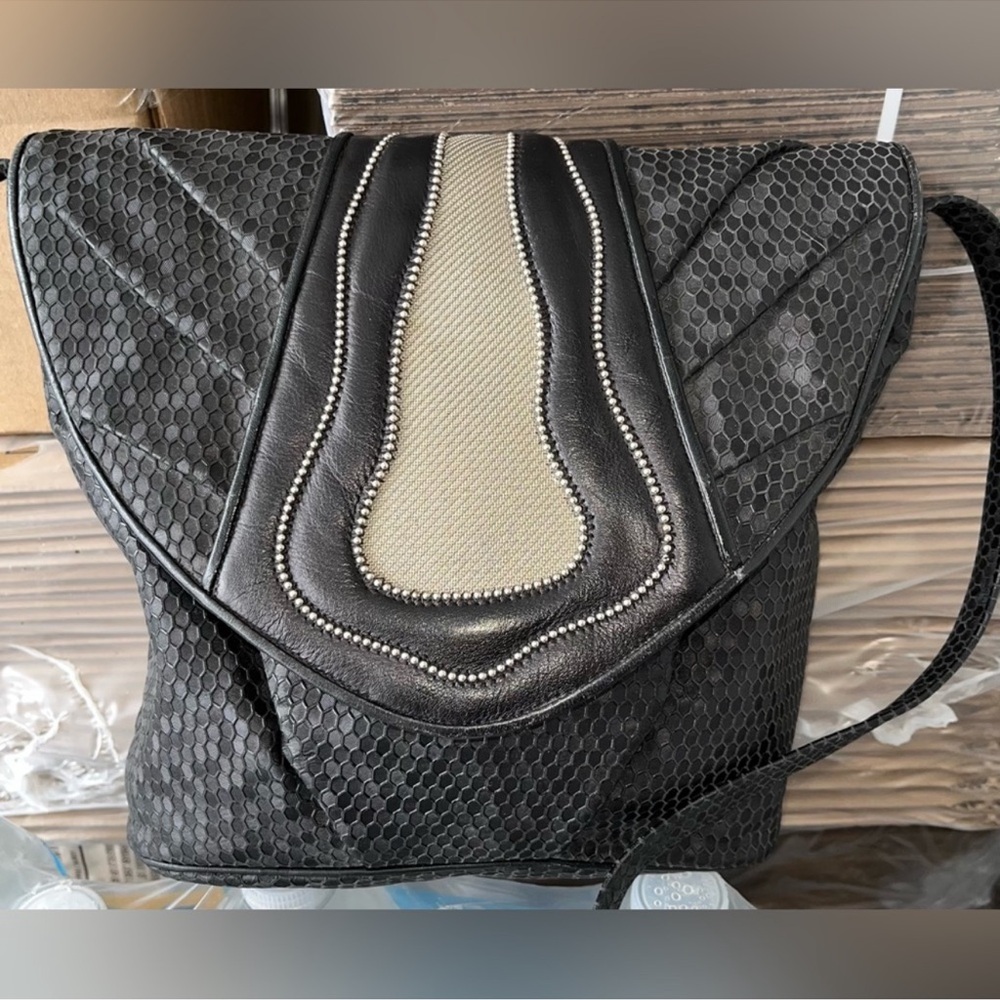 Sharif Black and Cream Textured Shoulder Bag